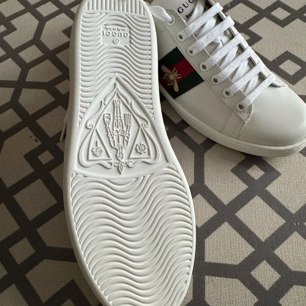 Gucci Women’s White Sneakers with Red and Green Stripes - Picture 5 of 6
